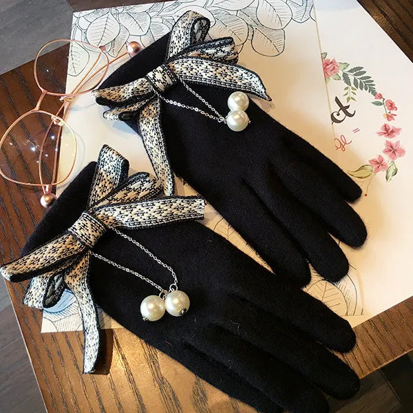 Luxury Winter Women Gloves Thick Plush Wool Black Gloves for Women Pearl Flower Bowknot Mittens for Elegant Lady Gift for Mom