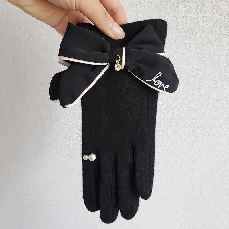 Luxury Winter Women Gloves Thick Plush Wool Black Gloves for Women Pearl Flower Bowknot Mittens for Elegant Lady Gift for Mom