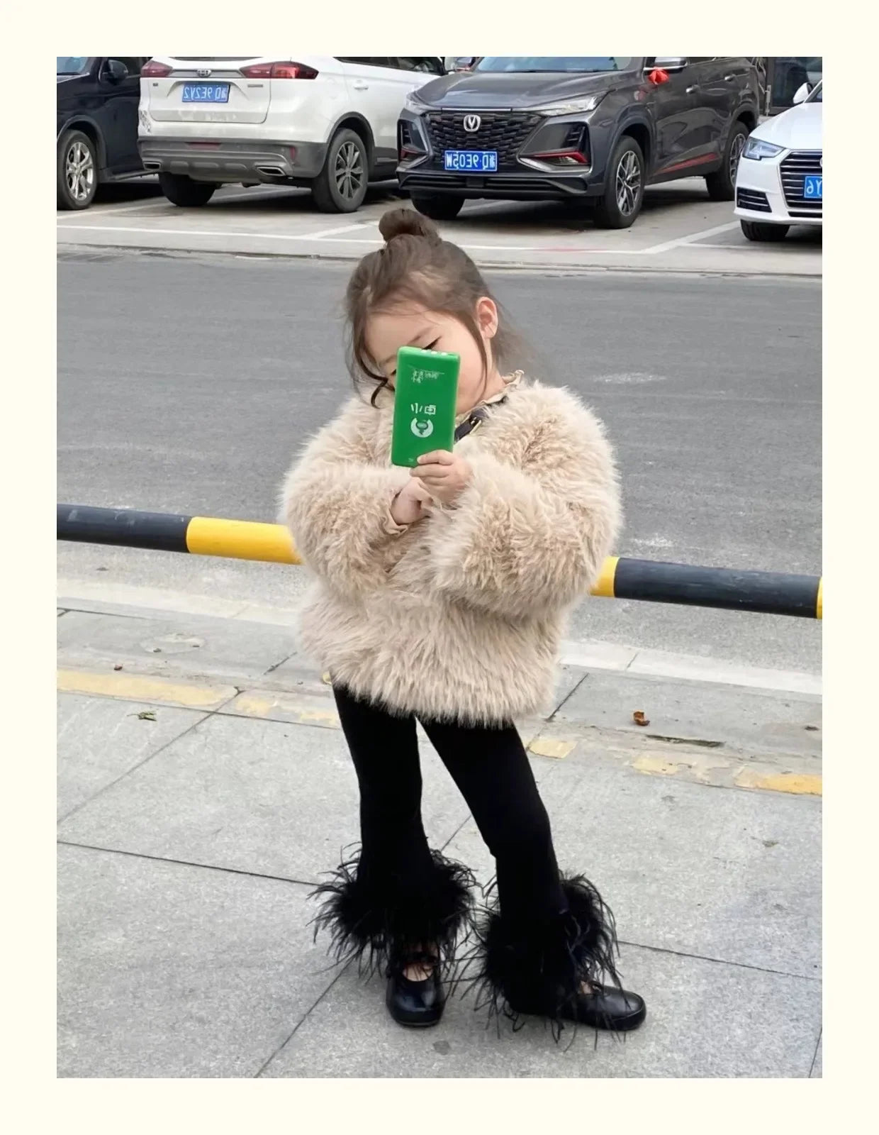 Coats 2023 Wintre New Girls Plush Thickening Children Clothing Versatile Furs Cotton Fashion Outerwear Simple Warm