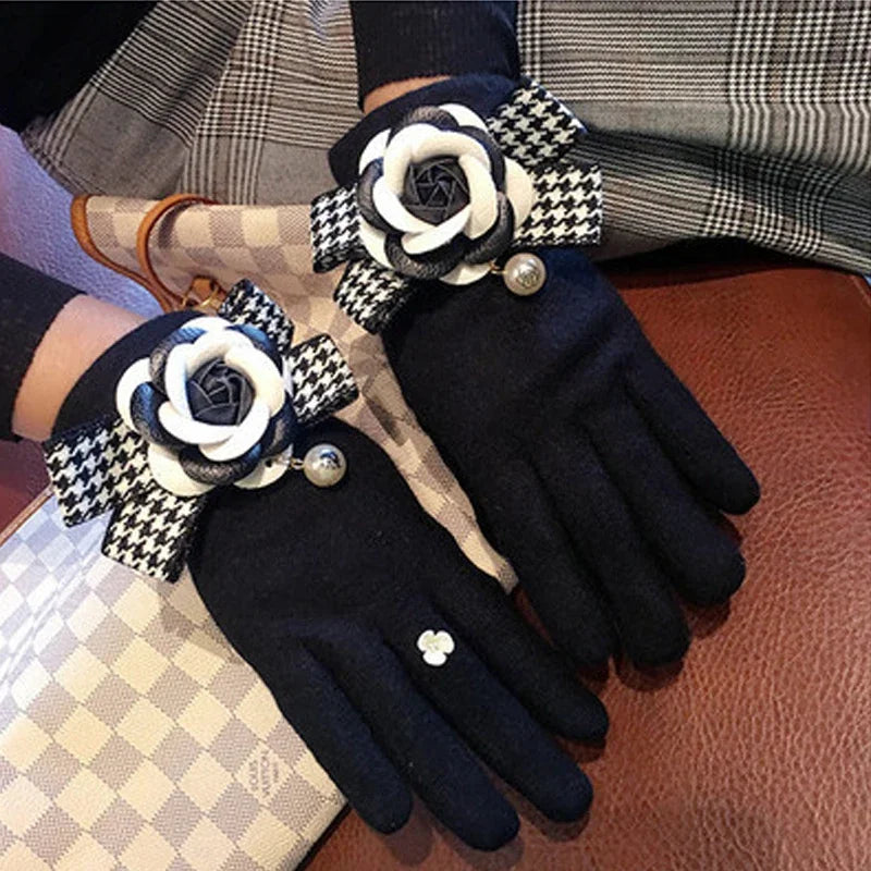 Luxury Winter Women Gloves Thick Plush Wool Black Gloves for Women Pearl Flower Bowknot Mittens for Elegant Lady Gift for Mom