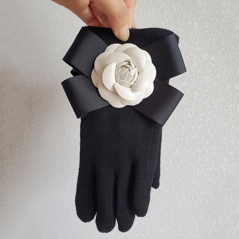 Luxury Winter Women Gloves Thick Plush Wool Black Gloves for Women Pearl Flower Bowknot Mittens for Elegant Lady Gift for Mom