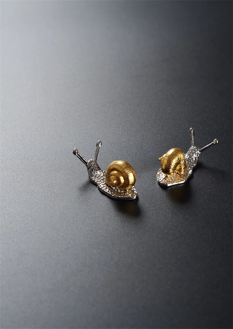 Unique Alloy Snail decor Handmade Metal Incense Holder Crafts Figurines Ornament Room Decor Supplies Home Decoration Accessories