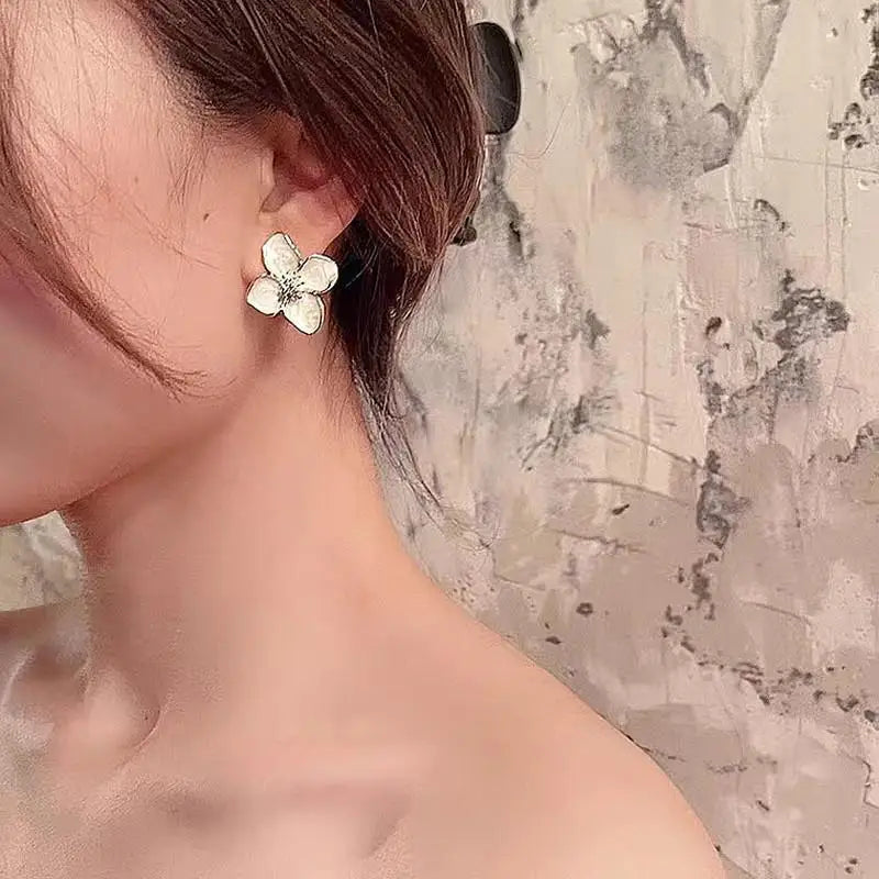 Fashion Korean Women Retro Drip Glaze Red Flower Earrings Women for Delicate Earrings Luxury Couple Engagement Jewelry Gift