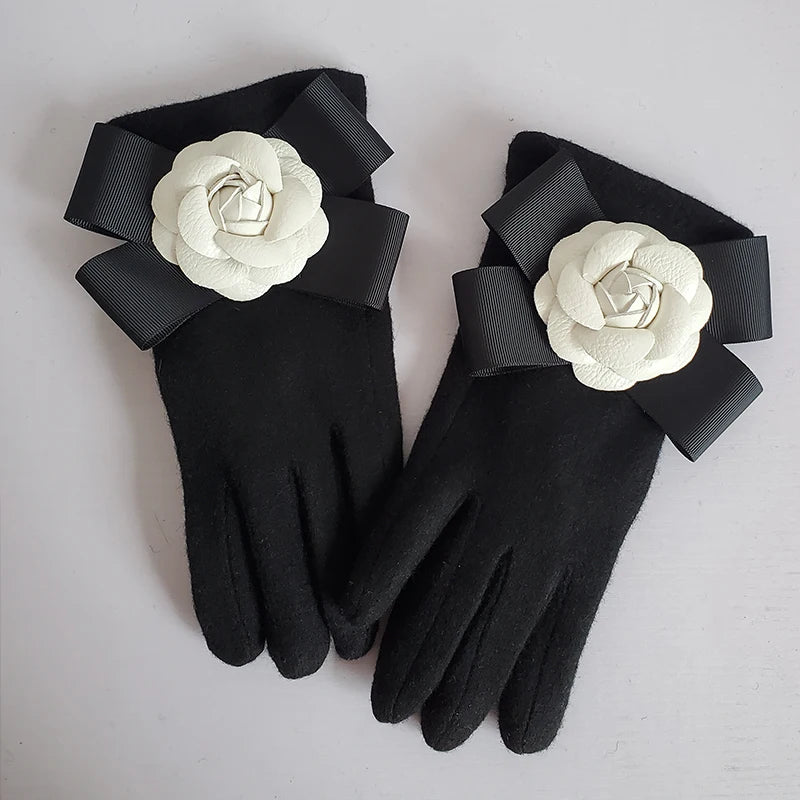 Luxury Winter Women Gloves Thick Plush Wool Black Gloves for Women Pearl Flower Bowknot Mittens for Elegant Lady Gift for Mom