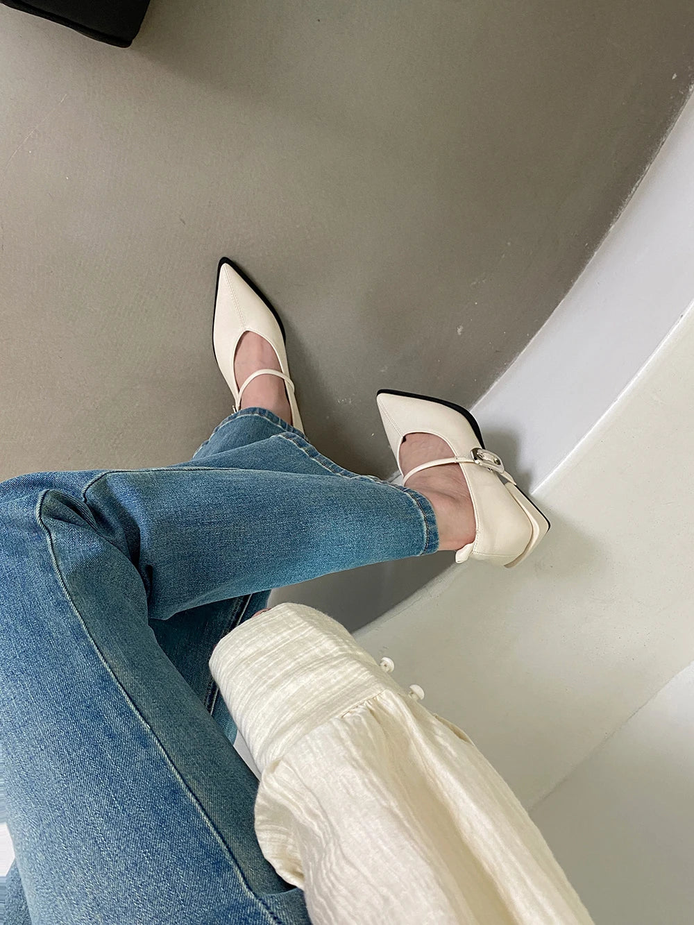 Pointed Toe Women Loafers Black Brown White Casual Mules Shoes Belt Buckle Shallow Slip On Low Flat Heeled Party Pumps Size 40