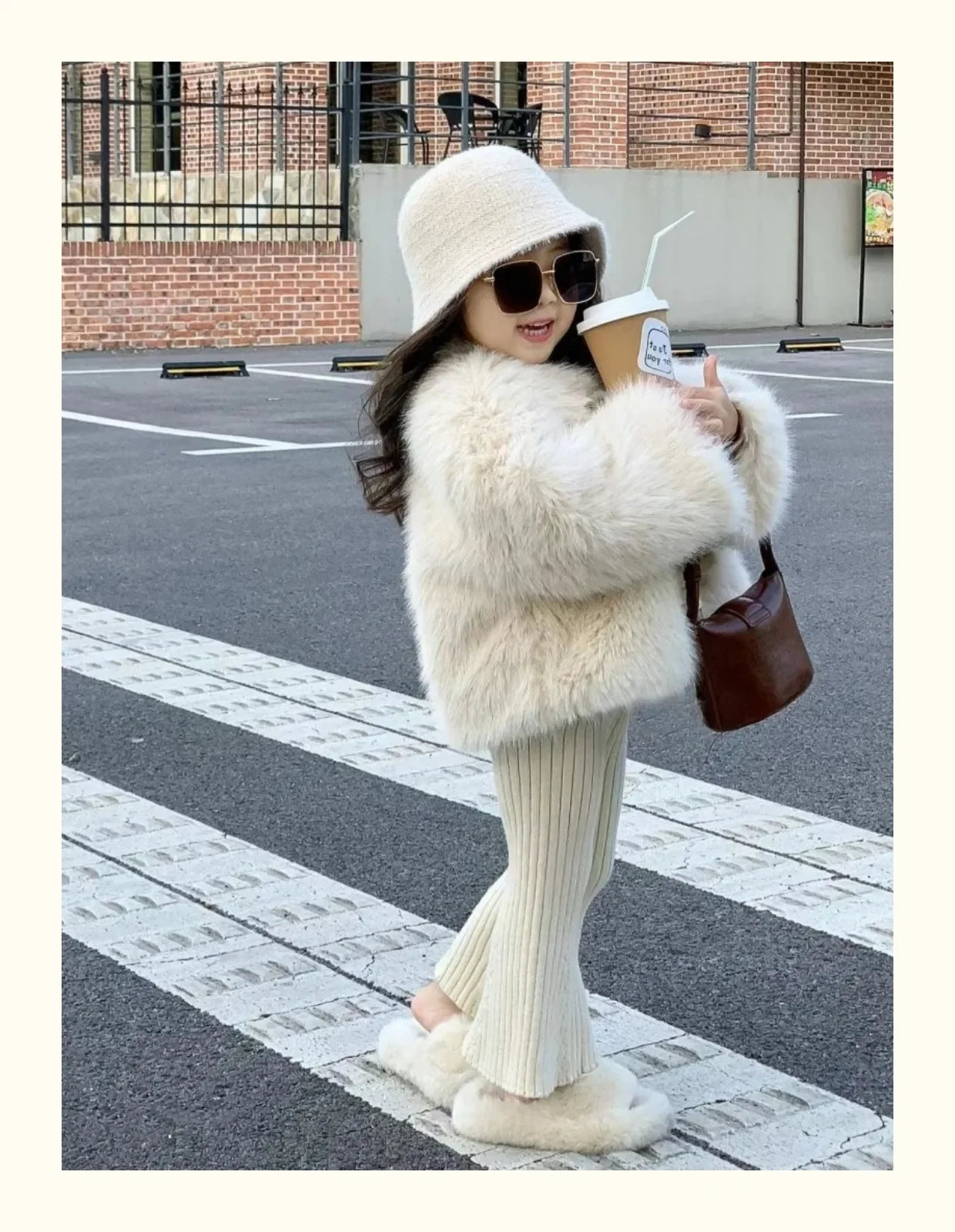 Coats 2023 Wintre New Girls Plush Thickening Children Clothing Versatile Furs Cotton Fashion Outerwear Simple Warm