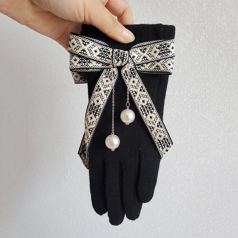 Luxury Winter Women Gloves Thick Plush Wool Black Gloves for Women Pearl Flower Bowknot Mittens for Elegant Lady Gift for Mom