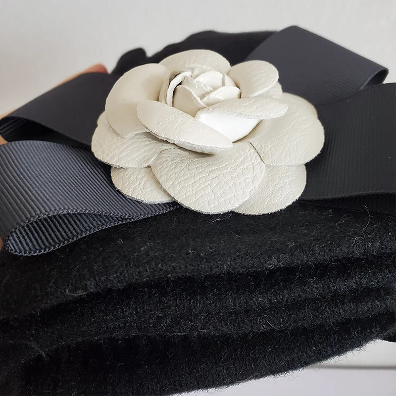 Luxury Winter Women Gloves Thick Plush Wool Black Gloves for Women Pearl Flower Bowknot Mittens for Elegant Lady Gift for Mom