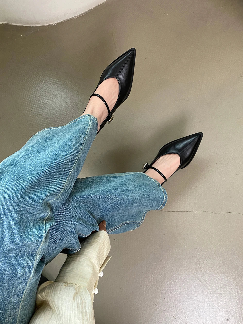 Pointed Toe Women Loafers Black Brown White Casual Mules Shoes Belt Buckle Shallow Slip On Low Flat Heeled Party Pumps Size 40