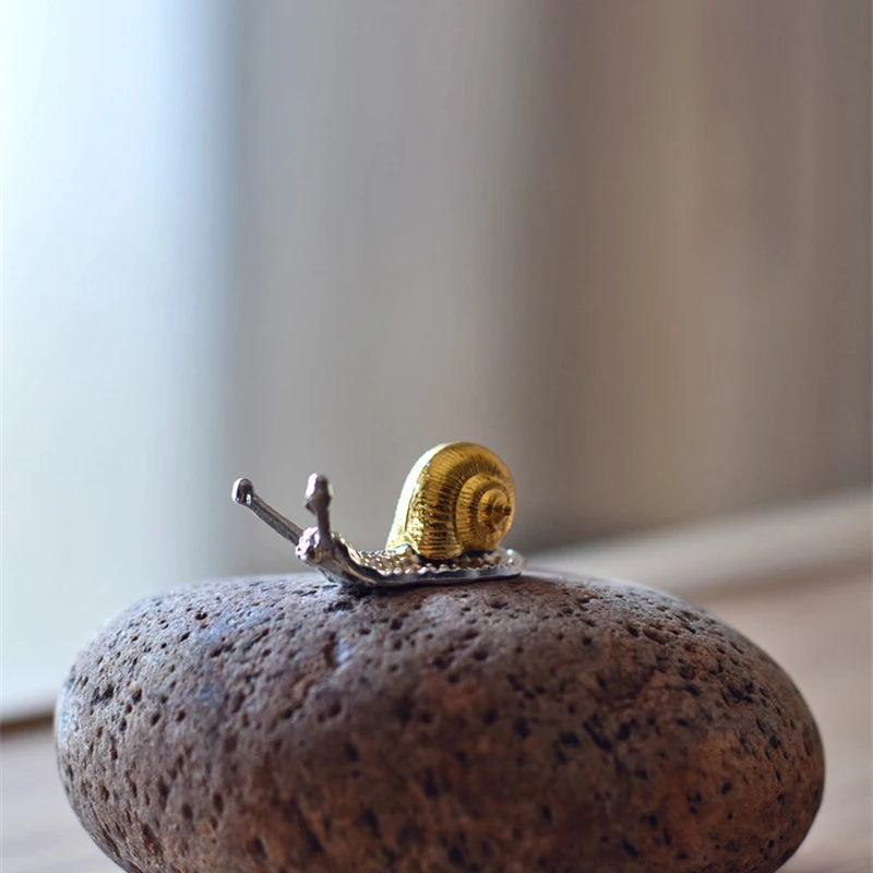 Unique Alloy Snail decor Handmade Metal Incense Holder Crafts Figurines Ornament Room Decor Supplies Home Decoration Accessories